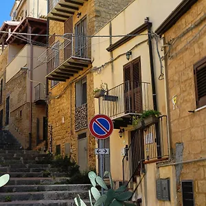 https://a-due-passi-dal-centro-sweet-rooms.sicilyhotelsitaly.net